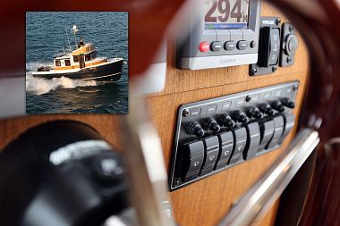 8-позиционная горизонтальная панель Contura с 8 автоматическими выключателями, белая (арт. 8371)