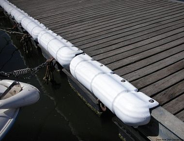 Полнотелый причальный кранец BIGFendER белый 900x250x190 мм из мягкого этиленвинилацетата (EVA) (арт. 33.519.44)